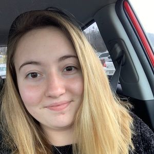 Meet your Posher, Carlee